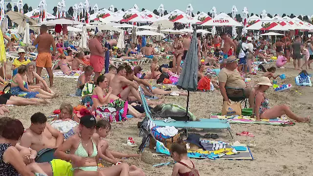 Cea mai aglomerată stațiune de pe litoral în primul weekend din iulie. Peste 75.000 de turiști au ocupat rapid plajele